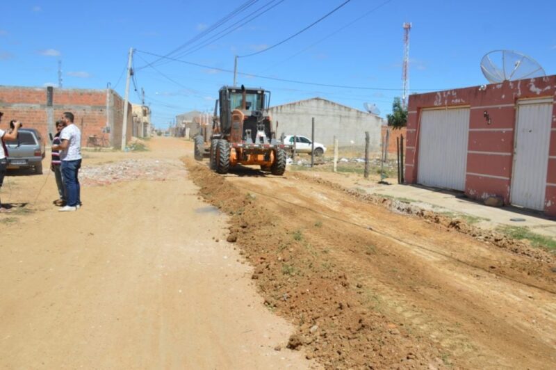 01 Prefeitura inicia serviços de terraplanagem para pavimentação em calçamento no bairro do Ipsep em Ouricuri PE