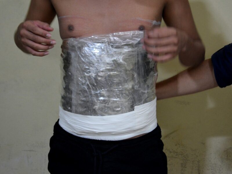 Jovem é preso em flagrante com supermaconha fixada no corpo