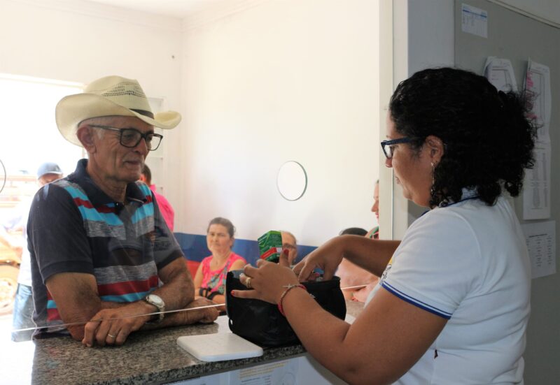 JOSÉ RODRIGUES RECEBENDO A MEDICAÇÃO 2 scaled