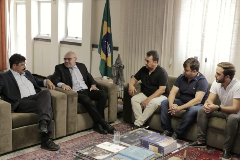 Deputado estadual Antonio fernando (PSC) com reitor da UFPE, Professor Alfredo Gomes