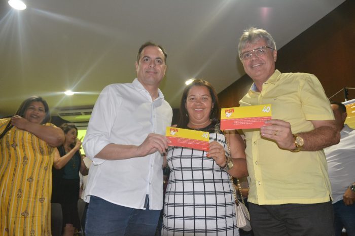 Governador Paulo Câmara com Cleomatson e Alcilene na filiação
