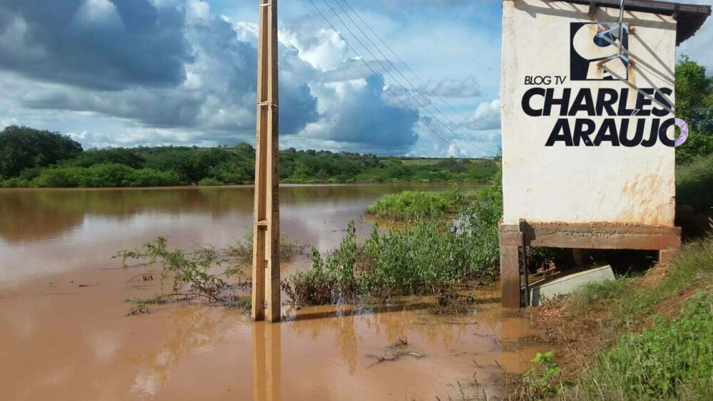 Urgente! Barragem Paulo Coelho sob o risco de desabar