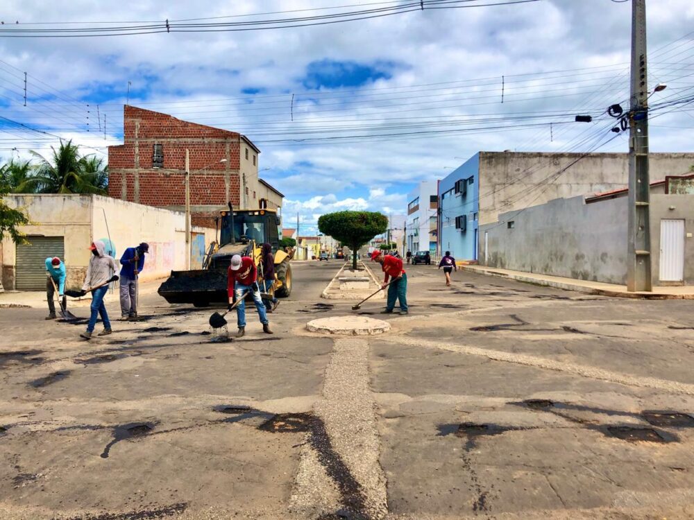 Prefeitura de Dormentes inicia recuperação de ruas após término do período chuvoso