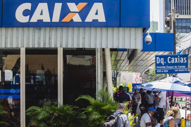 Presidente da Caixa: 2º lote dos R$ 600 será pago de maneira mais eficiente... - Veja mais em https://economia.uol.com.br/noticias/redacao/2020/05/06/pedro-guimaraes-presidente-caixa-coletiva-6-maio.htm?cmpid=copiaecola