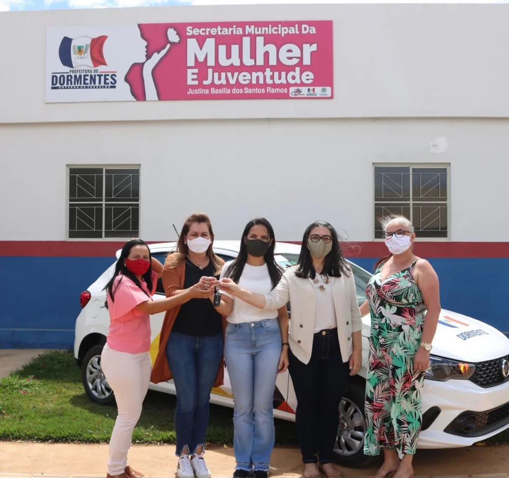 Deputada Roberta Arraes entrega carro 0Km à Secretaria da Mulher de Dormentes