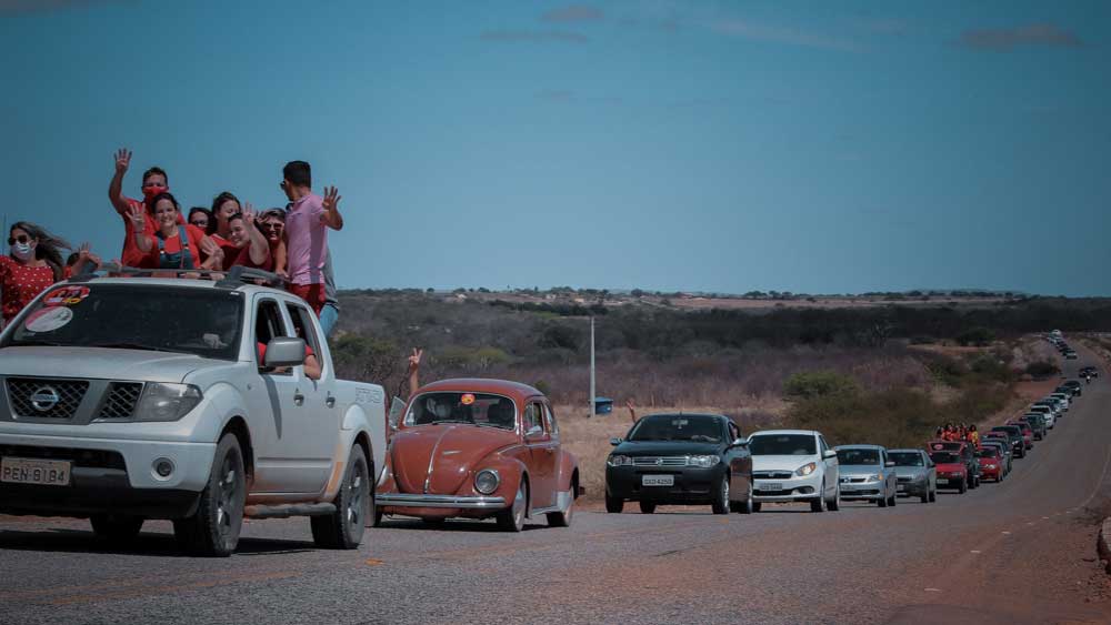 Onda vermelha de Josimara e Corrinha invade Dormentes no primeiro dia de campanha