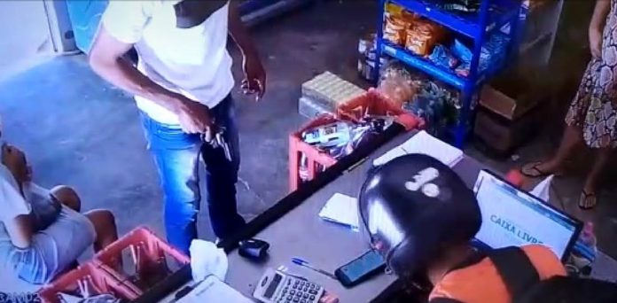 https://www.nenews.com.br/wp-content/uploads/2020/10/Bandido-fica-baleado-e-outro-e-detido-em-tentativas-de-assalto-em-Dormentes-e-no-Distrito-de-Uruas.jpg