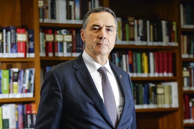 Brasil iniciou transição para voto facultativo, diz Barroso, presidente do TSE