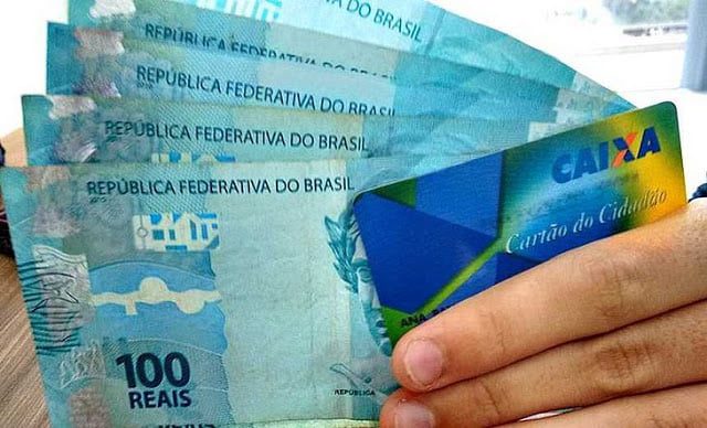 Governo decide antecipar 13º de aposentados do INSS e abono salarial