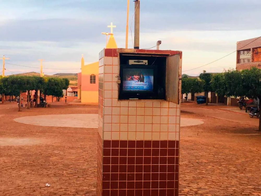 Depois de 4 anos parada, líderes populares recuperam antiga TV da Praça de Livramento e ação repercute