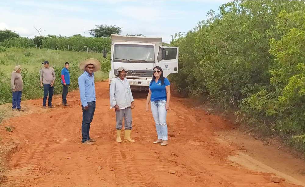 Prefeitura de Santa Cruz intensifica recuperação de estradas vicinais na zona rural