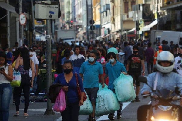 Brasileiro está mais pobre, triste e estressado, segundo estudo da FGV 2 mulheres negras pobreza 600x400 1