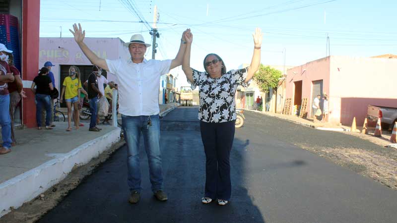 Prefeito e Vice de Santa Filomena agradecem ao deputado Fernando Filho pelo asfalto do centro da cidade