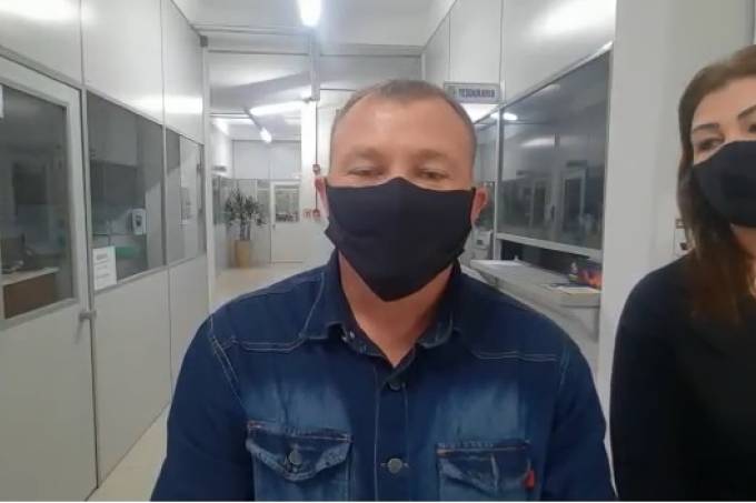 Ao lado da primeira-dama, vereadora declara namoro com o prefeito; vídeo