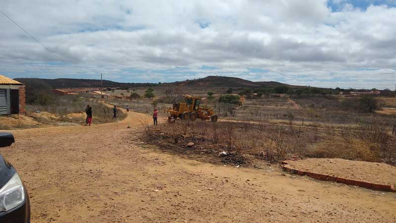 Gestão Municipal atende anseios comunitários; demarcação, limpeza e iluminação das ruas do Caramari 2 WhatsApp Image 2021 08 07 at 10.57