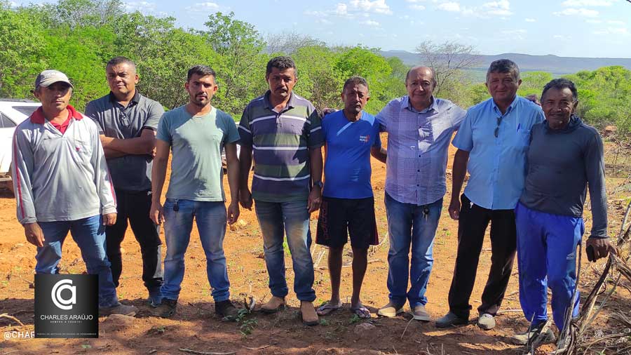 Moradores agradecem ao prefeito Gildevan pela construção da nova estrada de Pajeú a Serra do Inácio