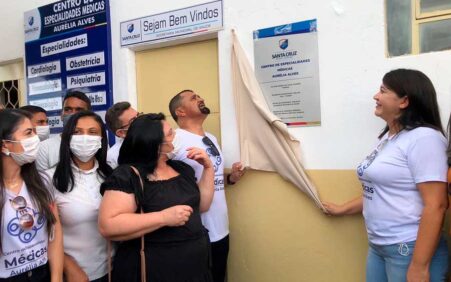 Eliane Soares entrega Centro de Especialidades Medicas em Santa Cruz