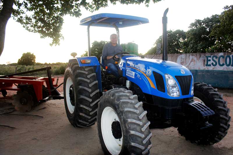 Aração de terra da Prefeitura de Santa Filomena já passa de 300 tarefas só na Serrá do Inácio
