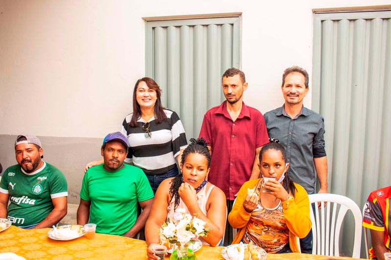 Tradição: Prefeita Eliane Soares participa de café da manhã com profissionais da limpeza urbana e distribui cestas básicas