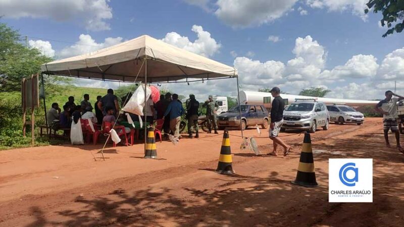 Fim do segundo bloqueio a veículos ligados a Votorantim na Estrada de Socorro a Serra do Inácio 2 4 1