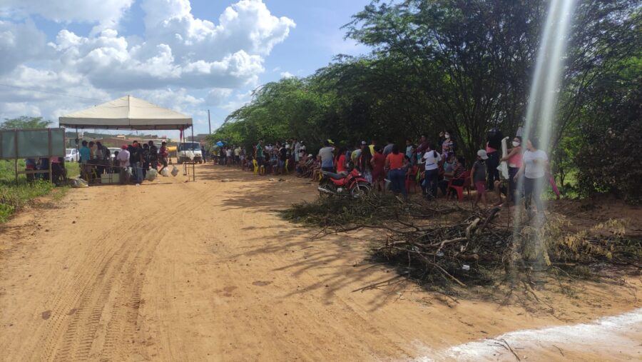 Moradores do Socorro bloqueiam tráfego de veículos da Votorantim em protesto por asfalto desde segunda (31) 2 WhatsApp Image 2022 02 02 at 23.23.50 2