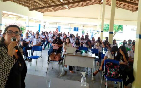 Delegada regional faz palestra sobre drogas para estudantes de Araripina