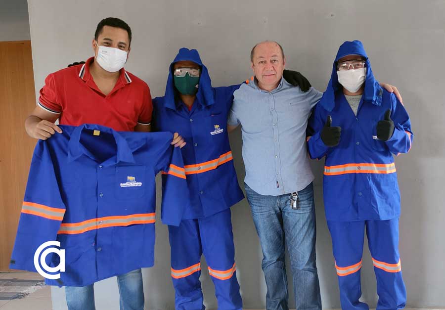 Prefeito Gildevan Melo entrega kits com fardamento e equipamentos de proteção a catadores de materiais recicláveis