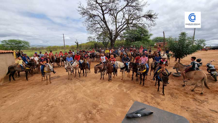 Cavalgada em Santa Filomena valoriza a figura lendária do vaqueiro nordestino