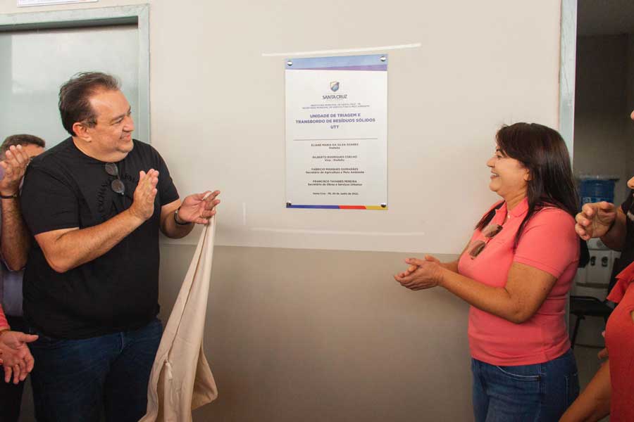 Prefeita Eliane Soares e Sebastião Oliveira inauguram Centro de Triagem e Transbordo de Resíduos Sólidos e entrega 2 máquinas pesadas