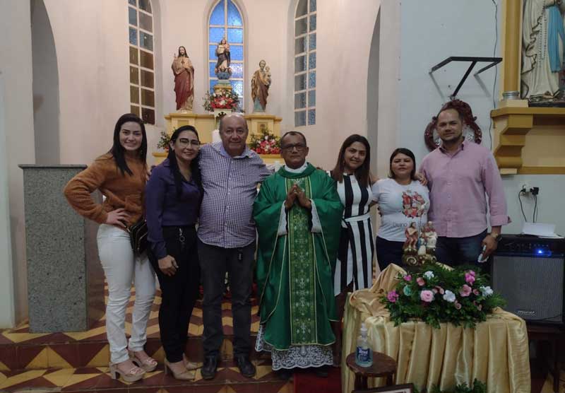 Comunitários celebram novena do Divino Pai Eterno e conquistam fonte de arrecadação para reforma da Igreja Matriz de Santa Filomena 3 4 2