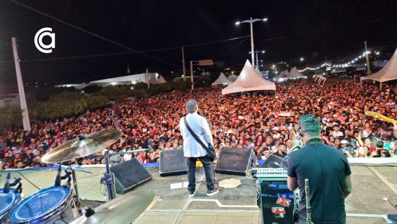 Bora recordar? Veja um pouco do show Amado Batista na noite de comemoração 27 anos de Santa Filomena (PE)