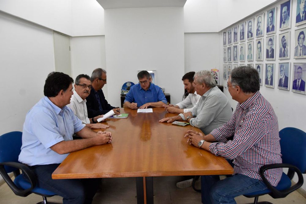 Pernambuco e Bahia assinam acordo para fortalecer fruticultura no Vale do São Francisco
