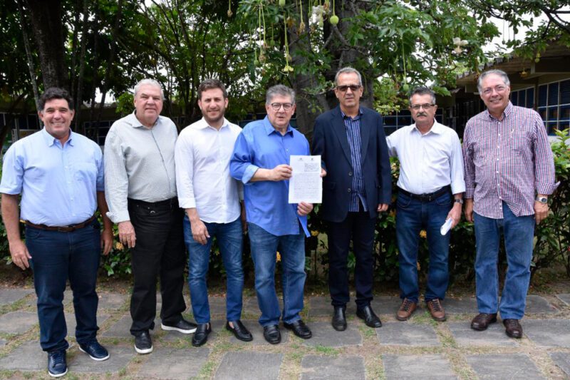 <strong>Pernambuco e Bahia assinam acordo para fortalecer fruticultura no Vale do São Francisco</strong> 2 Acordo de cooperacao entre PE e Bahia 2