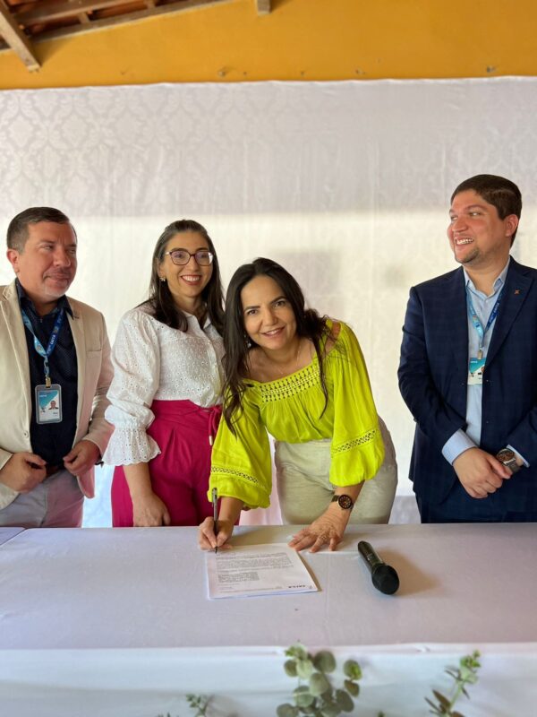 Mais de 8 milhões de reais: Josimara Cavalcanti anuncia o maior pacote de infraestrutura da história de Dormentes 2 ASSINATURA CONTRATO FINISA 1 1