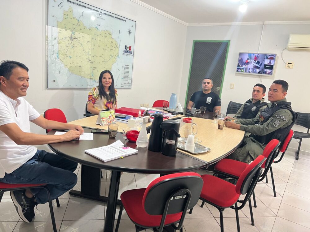 JOSIMARA CAVALCANTI DEFINE ESTRATÉGIAS DE COMBATE À VIOLÊNCIA NAS ESCOLAS DE DORMENTES