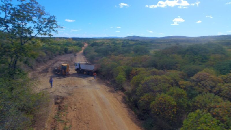 Prefeitura de Santa Filomena realiza piçarramento nas estradas do distrito de Campo Santo 2 243b33f6 a9bd 42a8 a4cf 94c52c245dc9