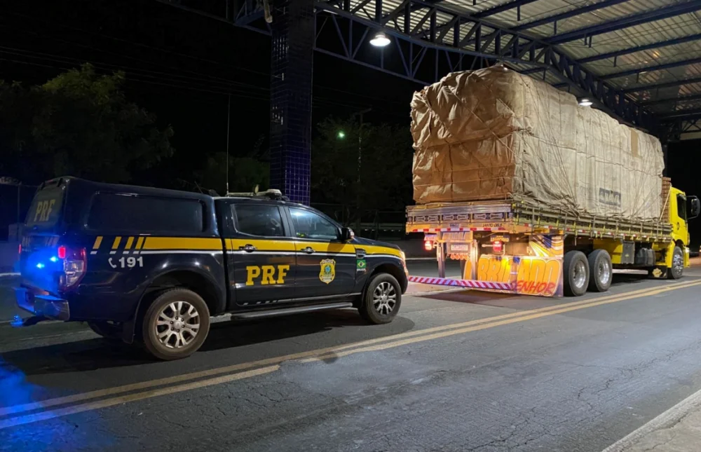 PRF apreende 63 m³ de madeira ilegal em Afrânio, Sertão de Pernambuco