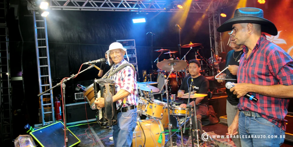 Santa Filomena, 29 Anos: Festa de emancipação reúne multidão na Praça da Matriz 3 Emancipacao 2 charlesaraujo.com .br scaled