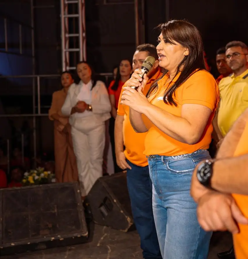 Eliane Soares entrega duas novas praças e 10 veículos 0km em Santa Cruz, no Araripe 2 PREFEITA ELIANE SOARES ENTREGAS