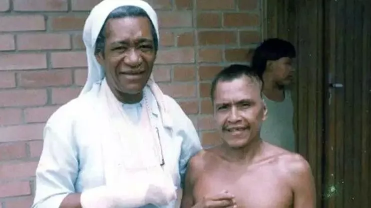 Papa canoniza beato por milagre em missão com Yanomamis 2 Sorino Yanomami con la hermana F 6b340f