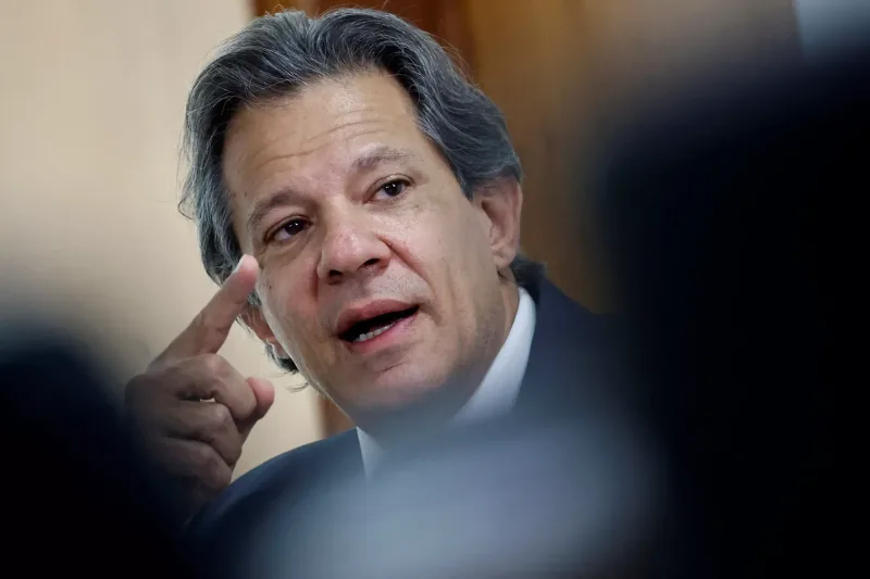 Haddad isenta a classe média do IR e aumenta imposto dos mais ricos