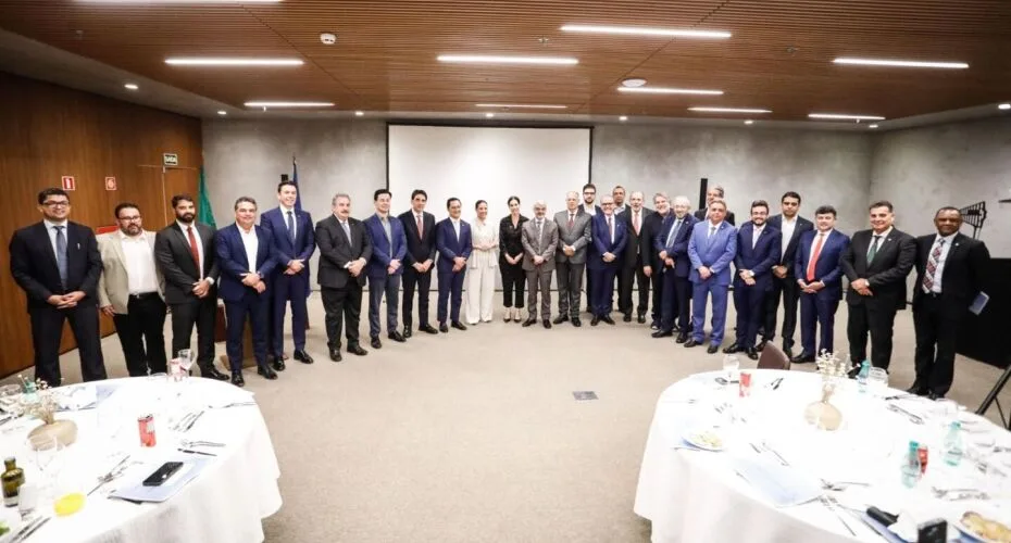 Em Brasília, governadora reúne bancada federal, senadores e ministros e debate destinação de emendas