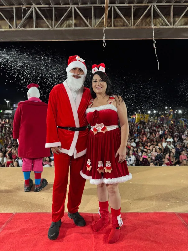 Santa Cruz-PE: Eliane Soares distribui caminhão de presentes no Natal das Crianças 2 Imagem do WhatsApp de 2024 12 23 as 15.08.07 9862a7ac