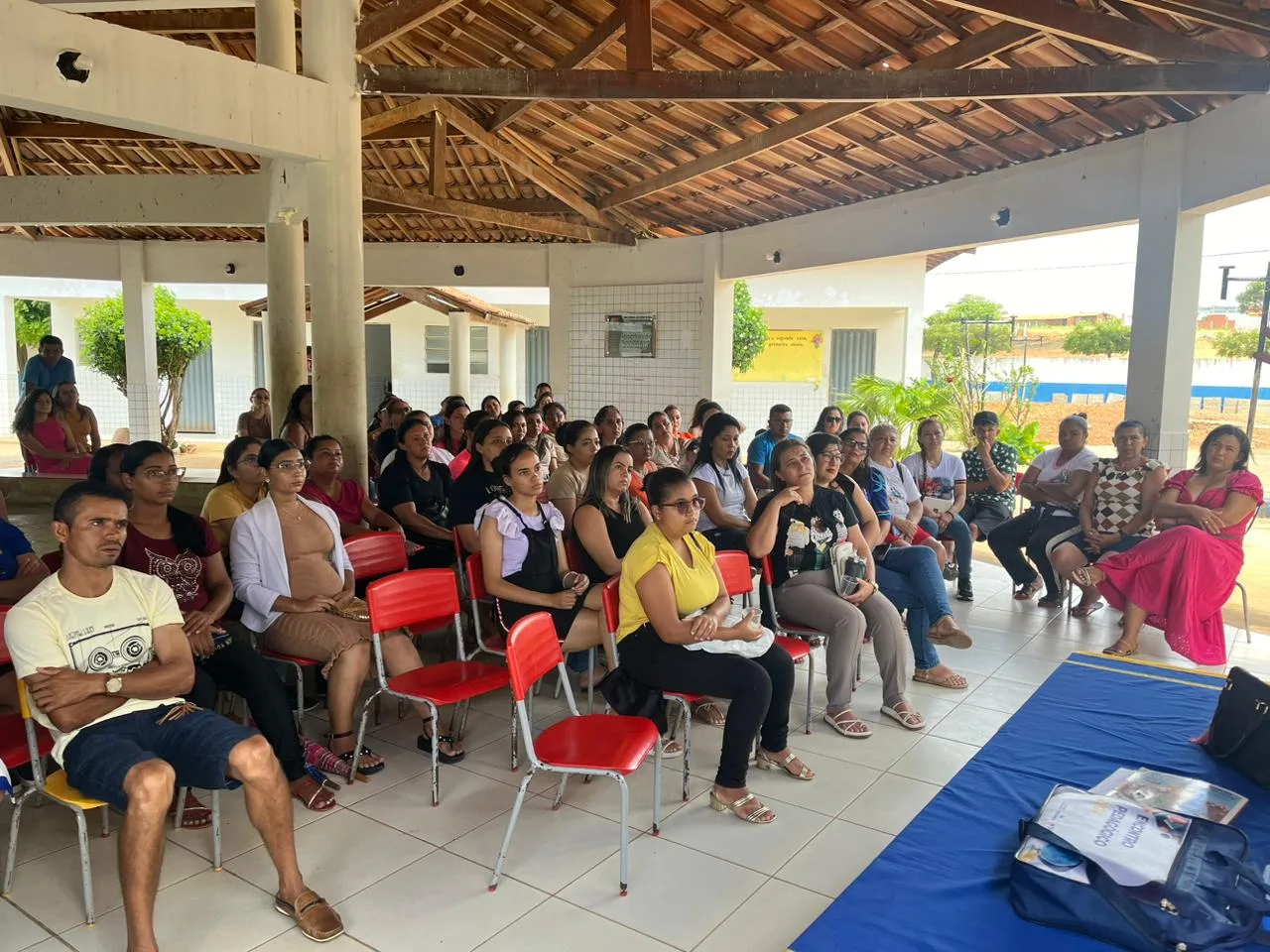 Prefeito Gildevan Melo destaca planejamento e proximidade com a população em visita a escolas de Santa Filomena 4 Imagem do WhatsApp de 2025 01 24 as 21.43.39 7e5b727a