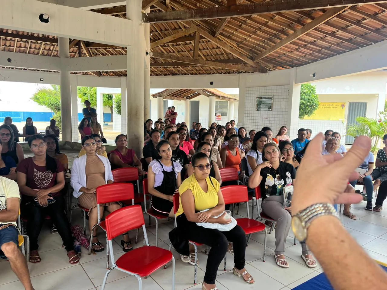Prefeito Gildevan Melo destaca planejamento e proximidade com a população em visita a escolas de Santa Filomena 2 Imagem do WhatsApp de 2025 01 24 as 21.43.40 956abb99