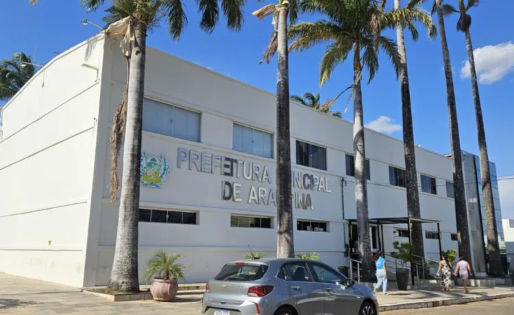 Prefeito Evilásio homologa concurso e anuncia cortes pra manter as contas de Araripina em dia