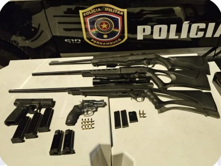 Homem é preso com arsenal após tiros em via pública em Petrolina
