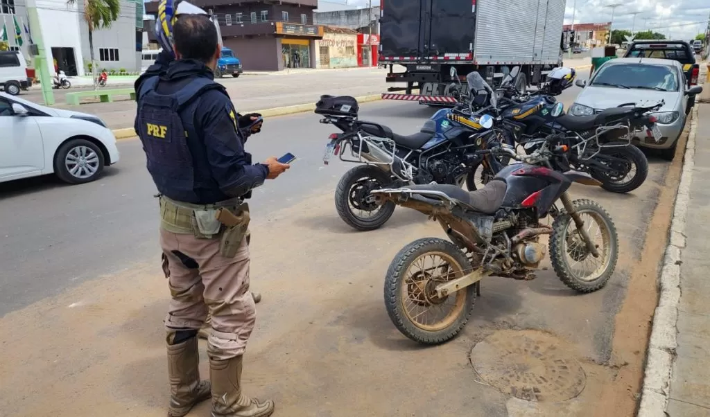 PRF intensifica fiscalização em rodovias do Sertão de PE: Rodovias que cortam Salgueiro, Ouricuri, Araripina e Trindade 2 PRF FISCALIZACAO SERTAO 1