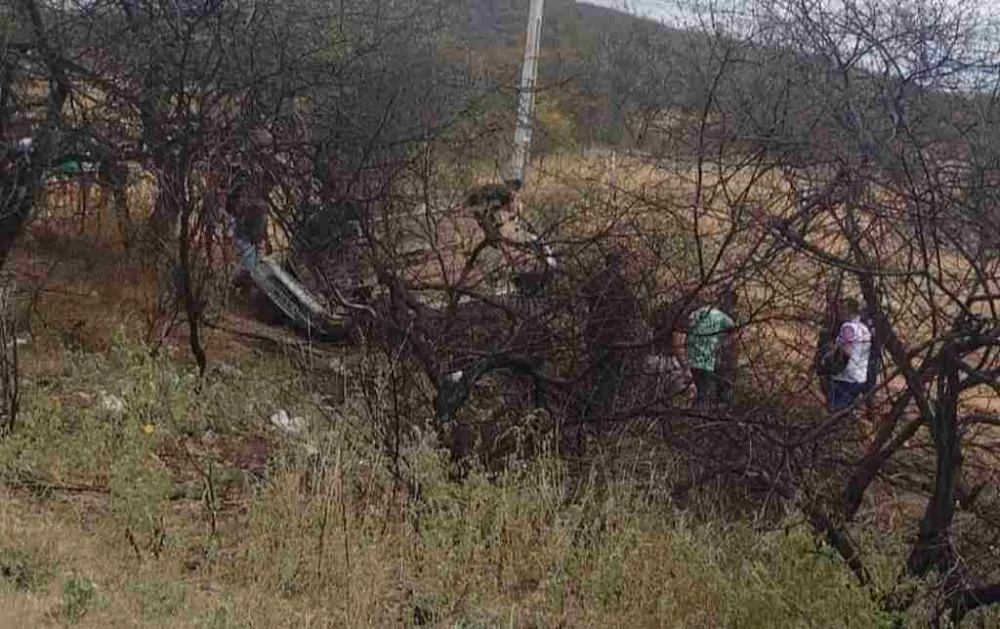 Policial Militar morre em acidente na BR-407, próximo a Afrânio-PE; Hilux envolvida foi abandonada