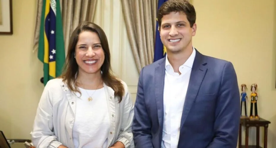 Nova pesquisa mostra crescimento de Raquel Lyra e queda de João Campos após crise com professores no Recife